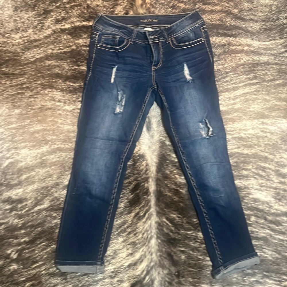 Maurice’s Distressed Cropped jeans